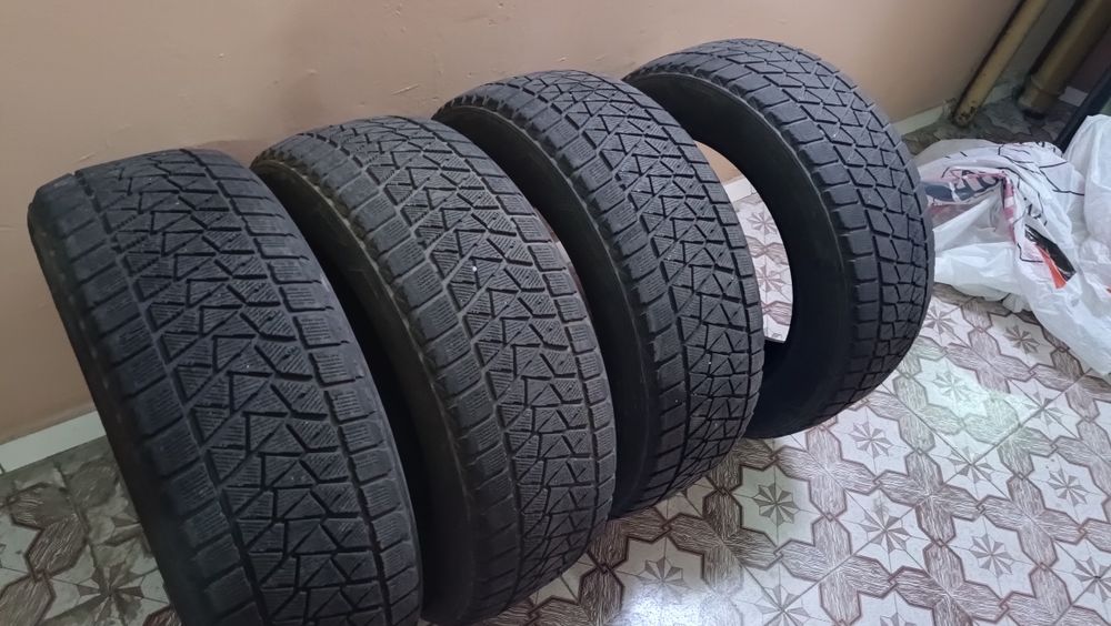 Резина r18 235/60 Bridgestone Blizzak