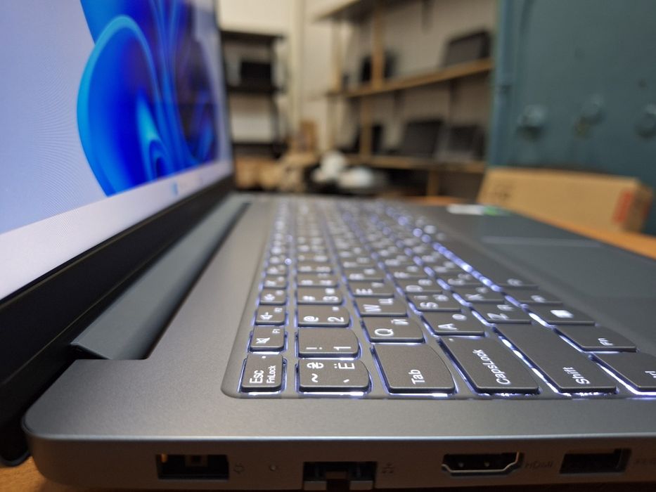 Lenovo LOQ 15IAX9E Luna Grey i5-12450HX RTX 2050 4Gb ( На гарантии )