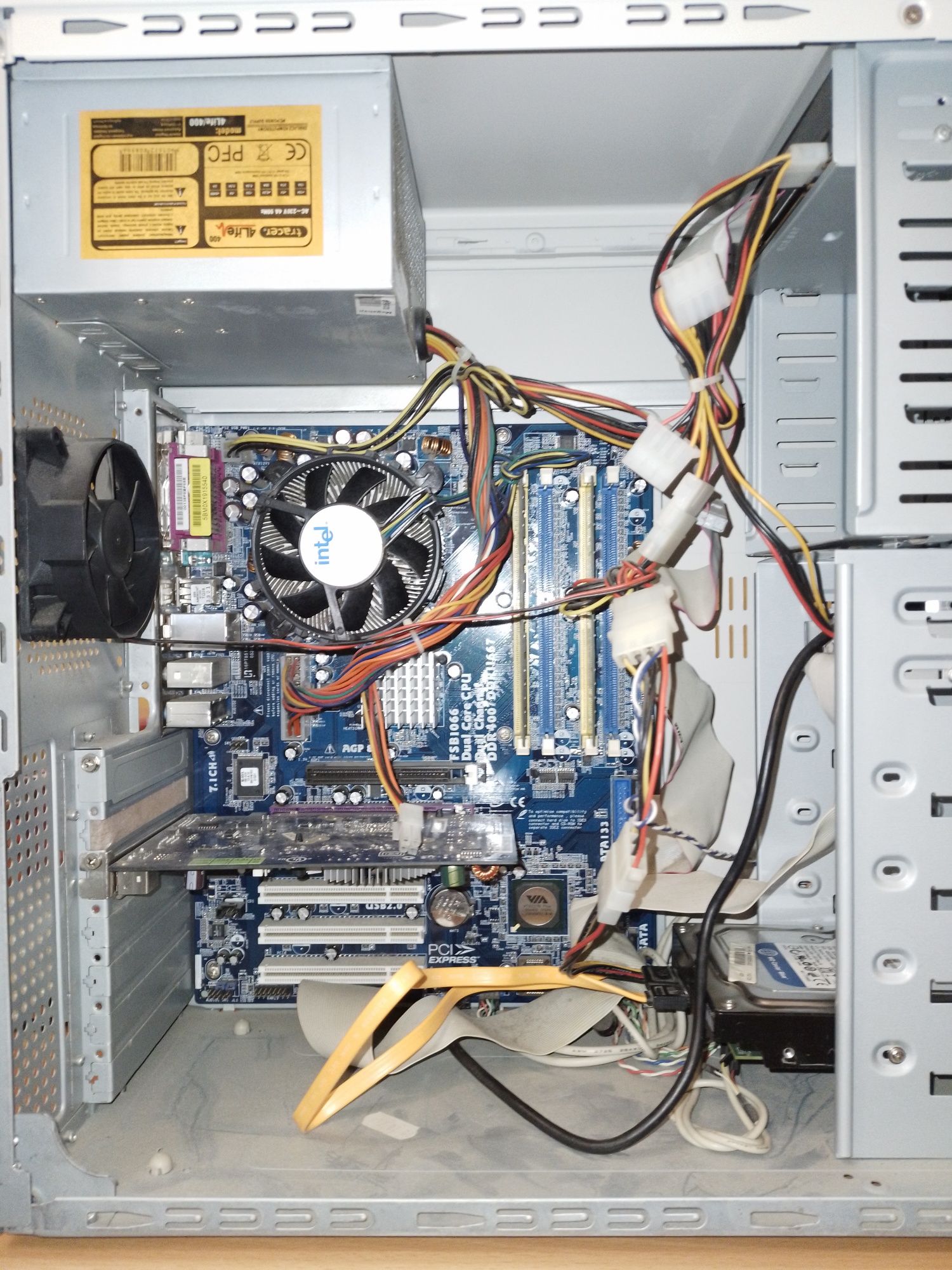 Fajny retro komputer pc