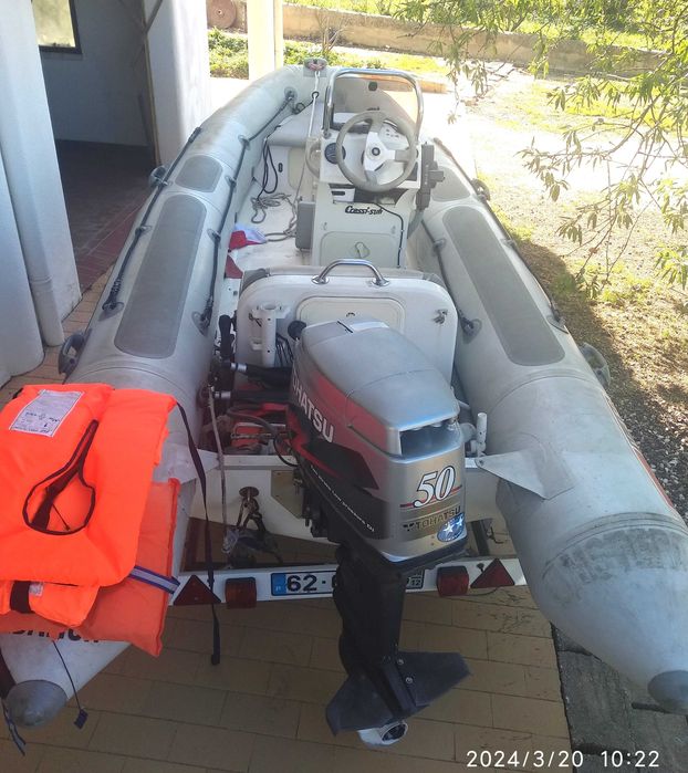 Semi- rígido VALIANT V-450 com motor TOHTSU TLDI 50HP 2T