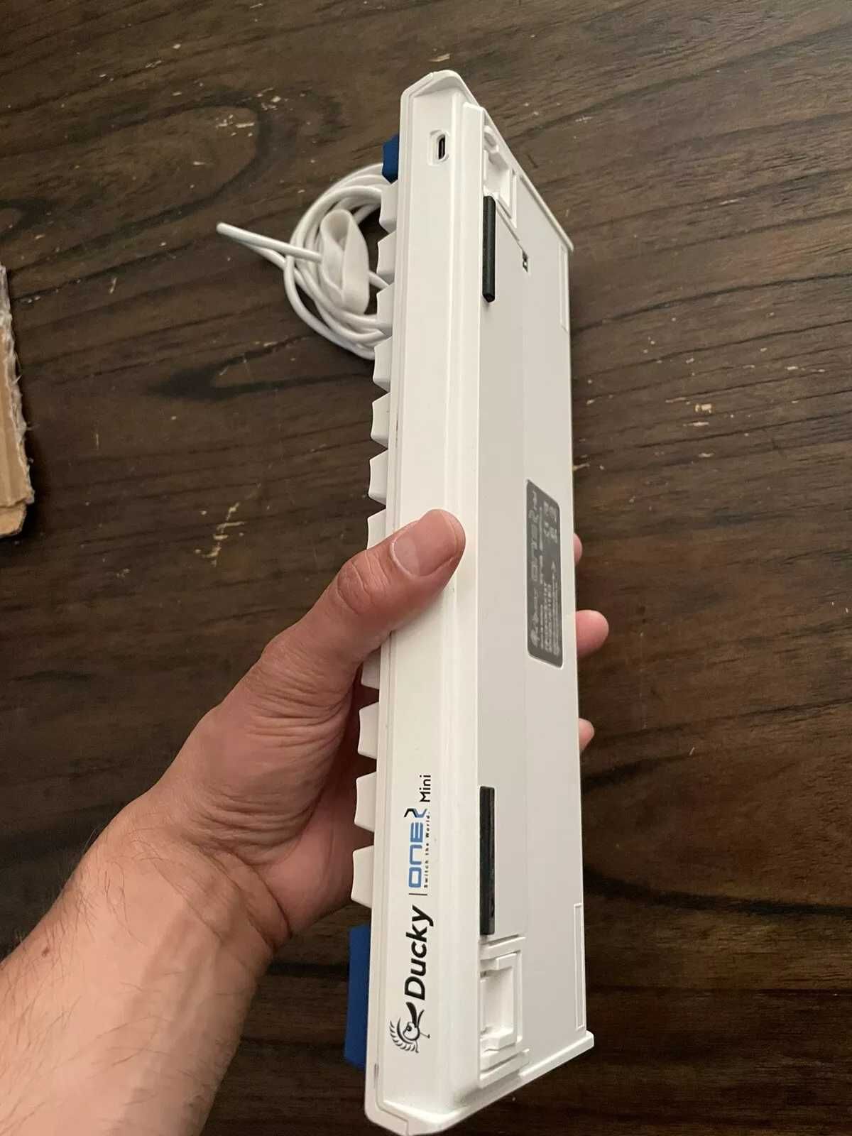 ducky one 2 mini pure white blue switches