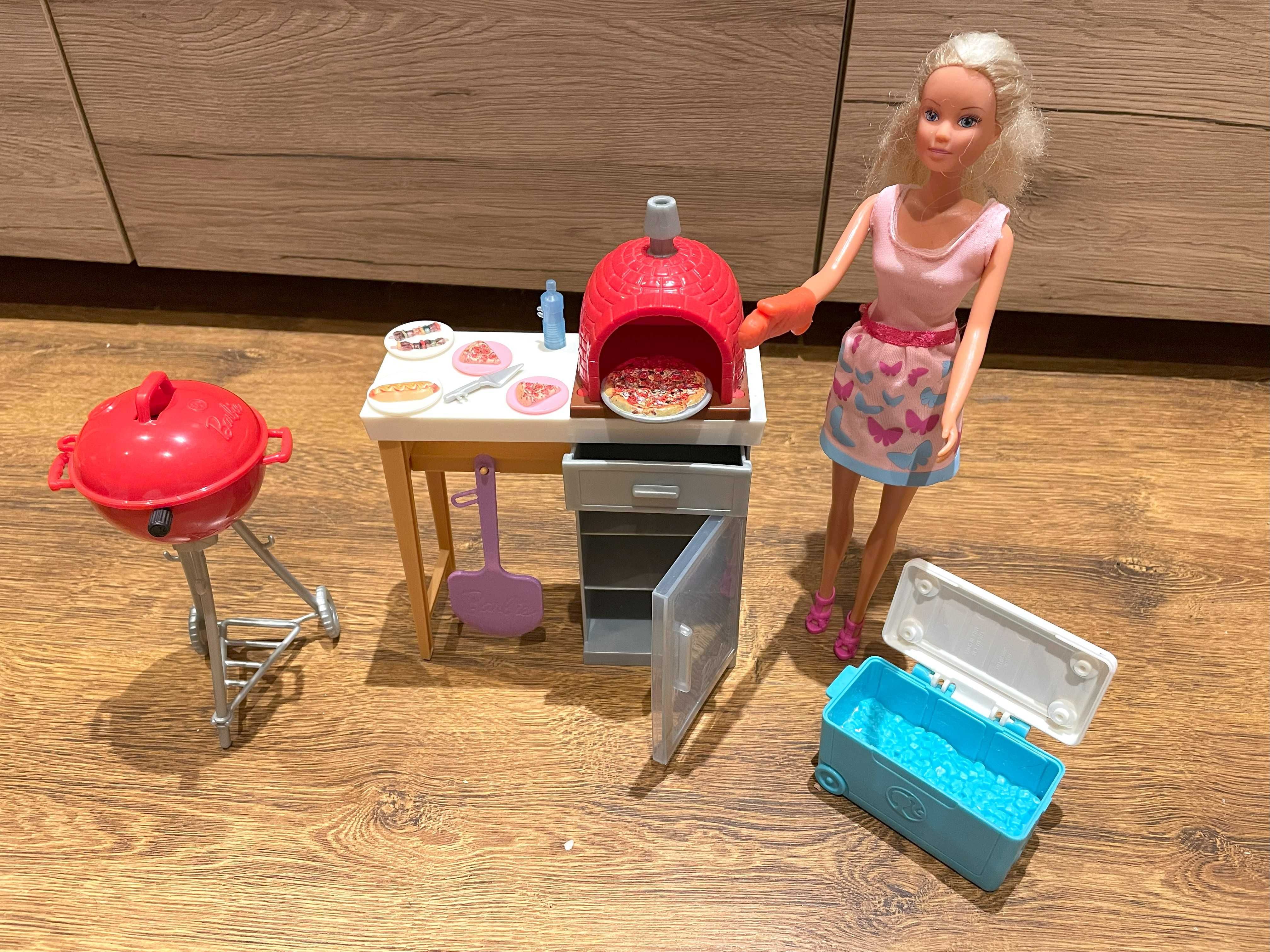 Zestaw: lalka barbie + piec do pizzy + grill + lodówka turystyczna