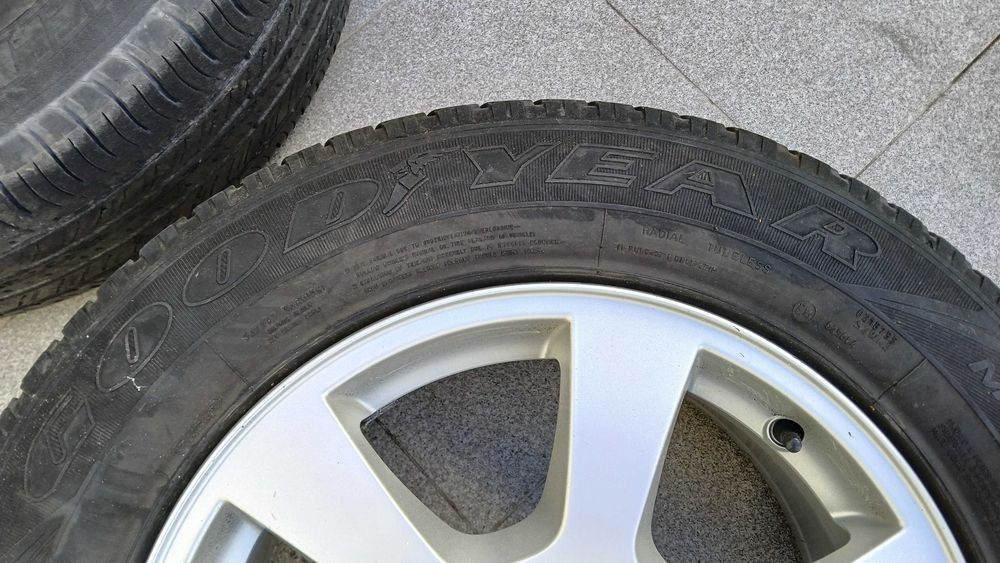 Jantes originais volvo xc 60 dezembro 2010 com pneus e tampa central