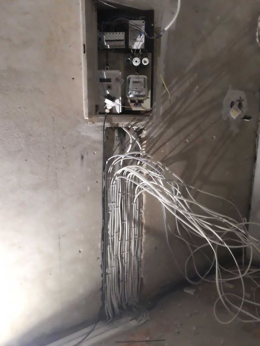 Elektryk, pogotowie elektryczne 24/7, przyłącza, domofony, monitoring