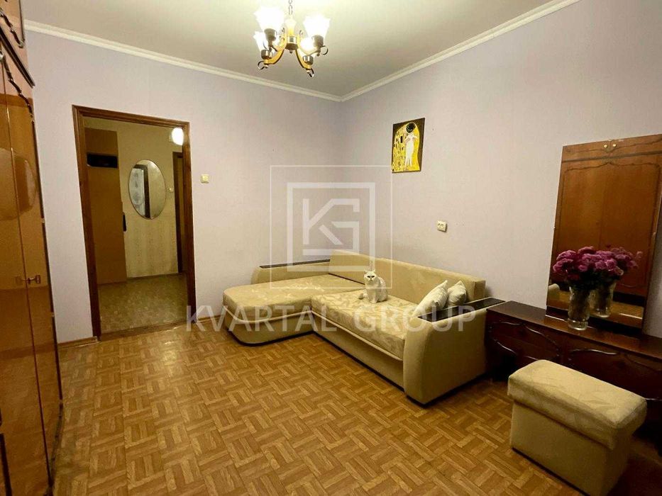 Продаж 2к квартири біля метро. Простора і тепла. Сертифікат Постанова