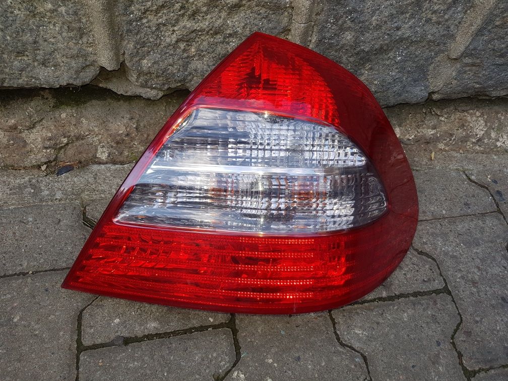 Tylna prawa lampa w211 lift idealna lampa mercedes 211 sedan