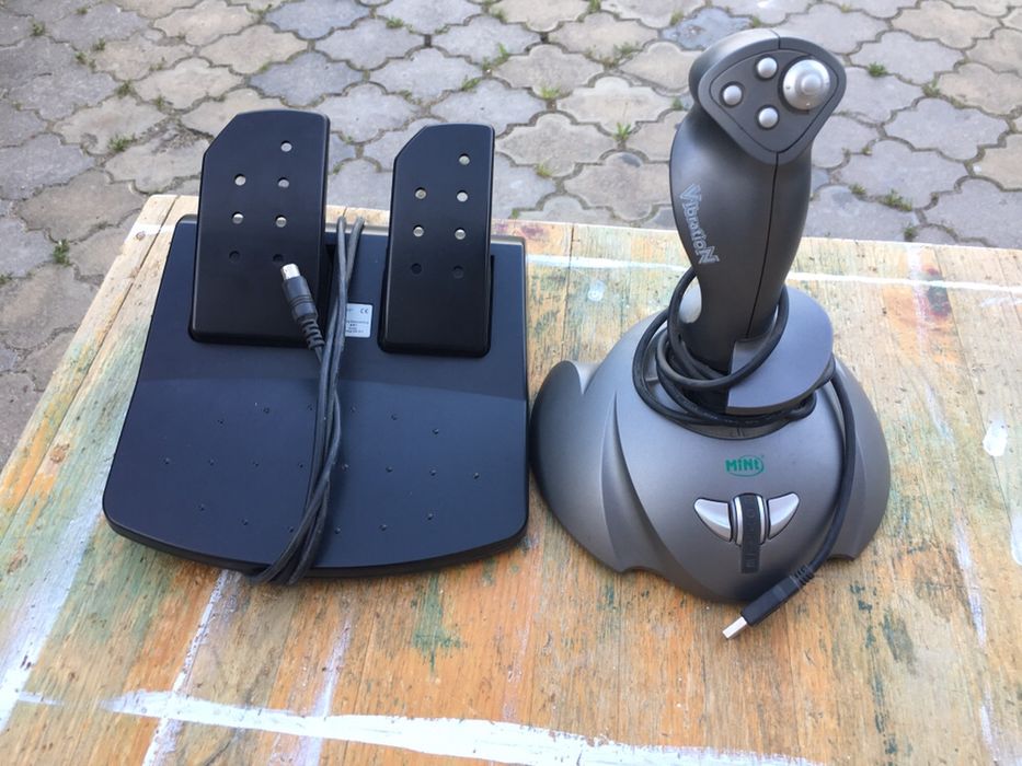 Joystick + pedały