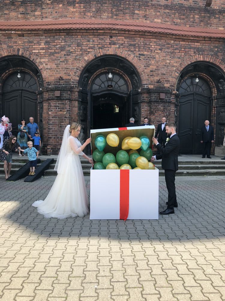 Pudełko z balonami, hel, balony, wesele, niespodzianka, ślub