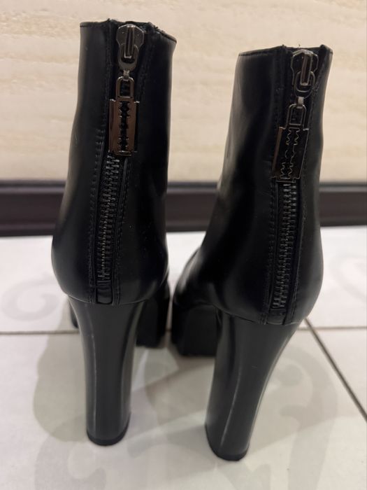 Ботильоны кожанные на каблуке