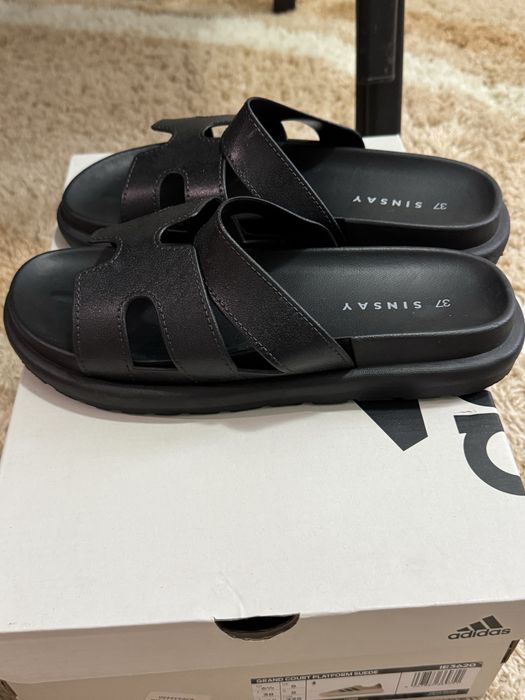 шльопанці сандалі босоніжки