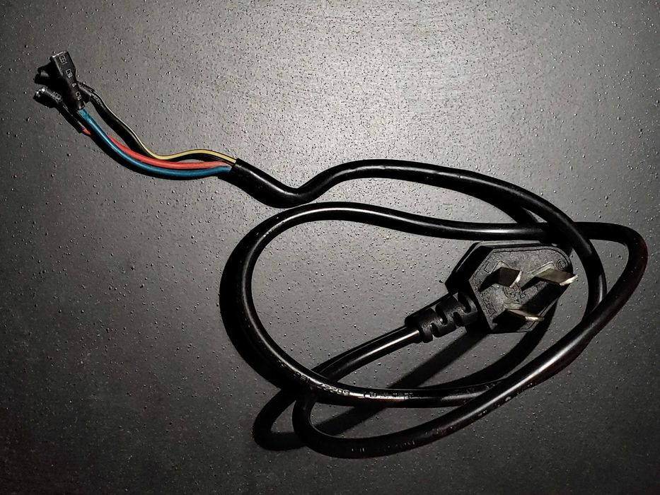 Електрокабель живлення з тройною вілкою