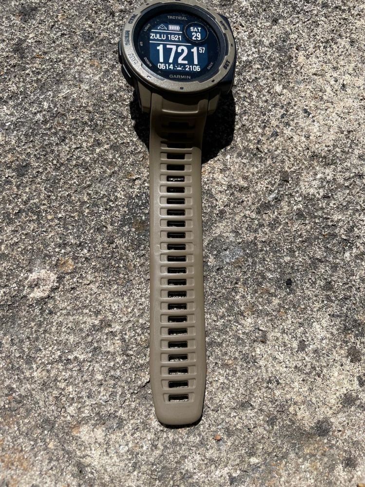 Garmin Instinct Version Tactical Coyote Brown