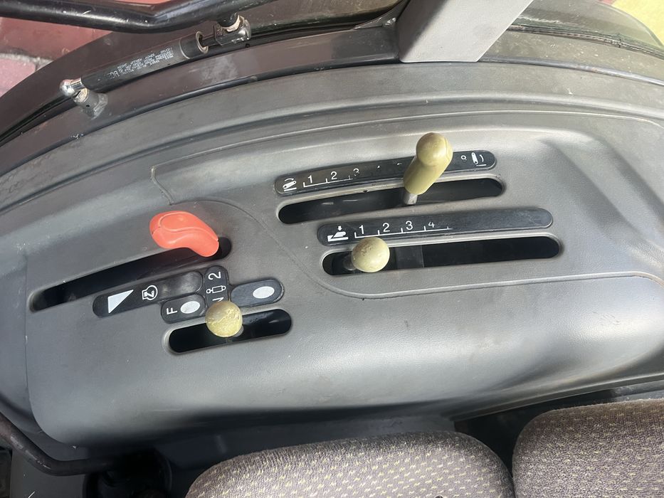 Ciagnik sadowniczy CLAAS Nectis 247 VL