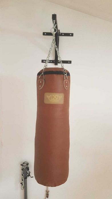 Saco boxe + suporte para parede ou teto.