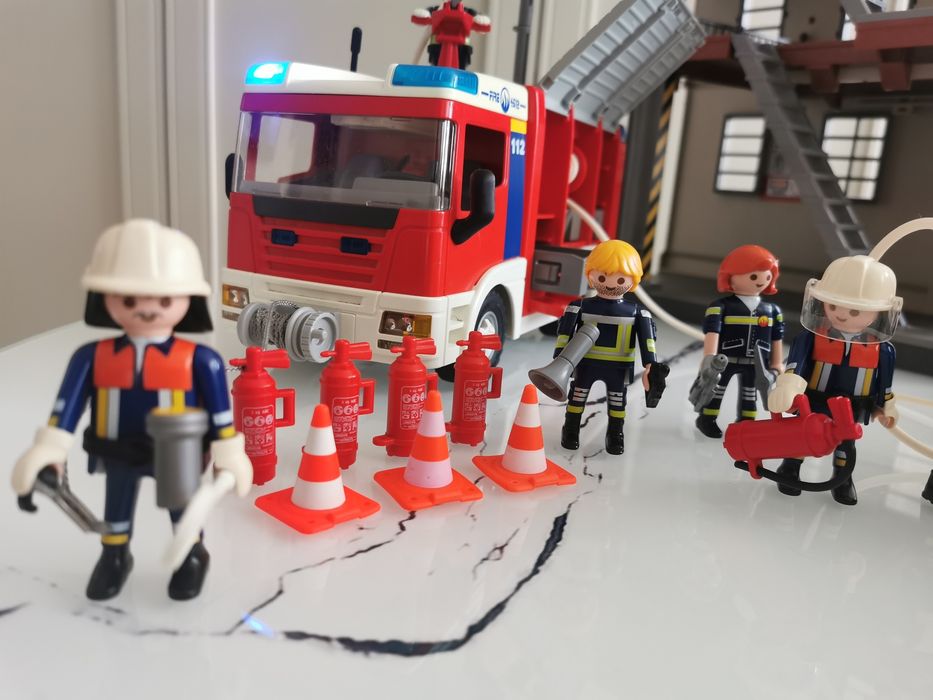 Playmobil duży zestaw straży pożarnej, budynek i auta