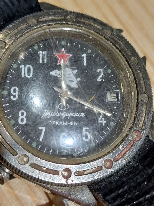 Часы на запчасти. Не рабочие.