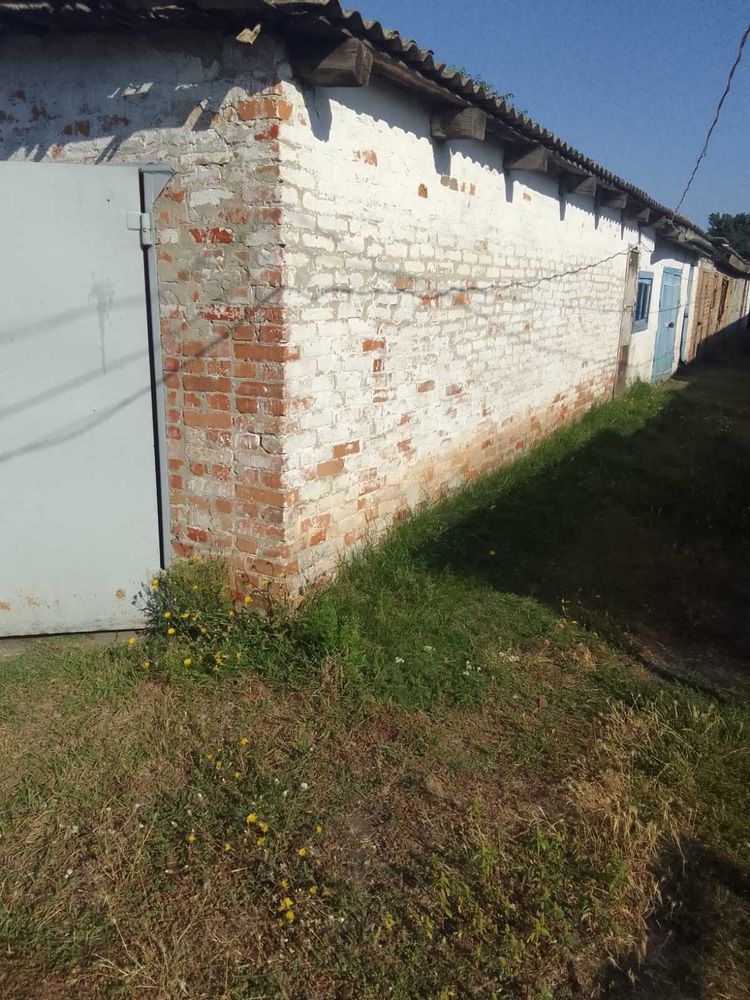 Продаю цегляний гараж