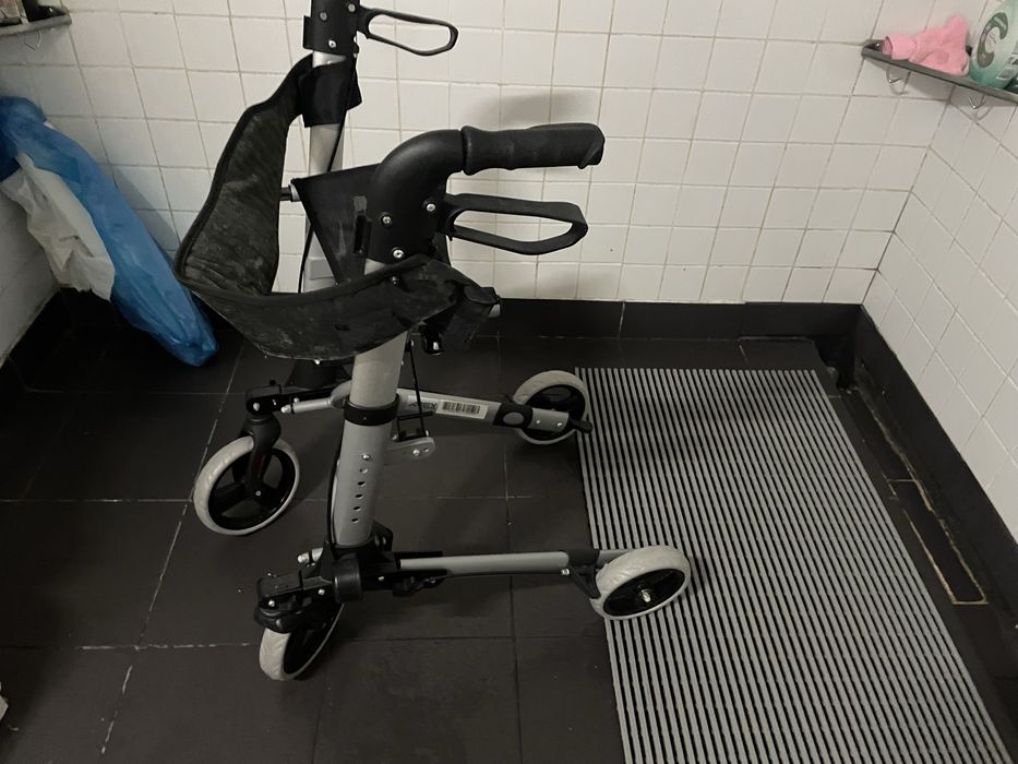 Andarilho aluminio com assento