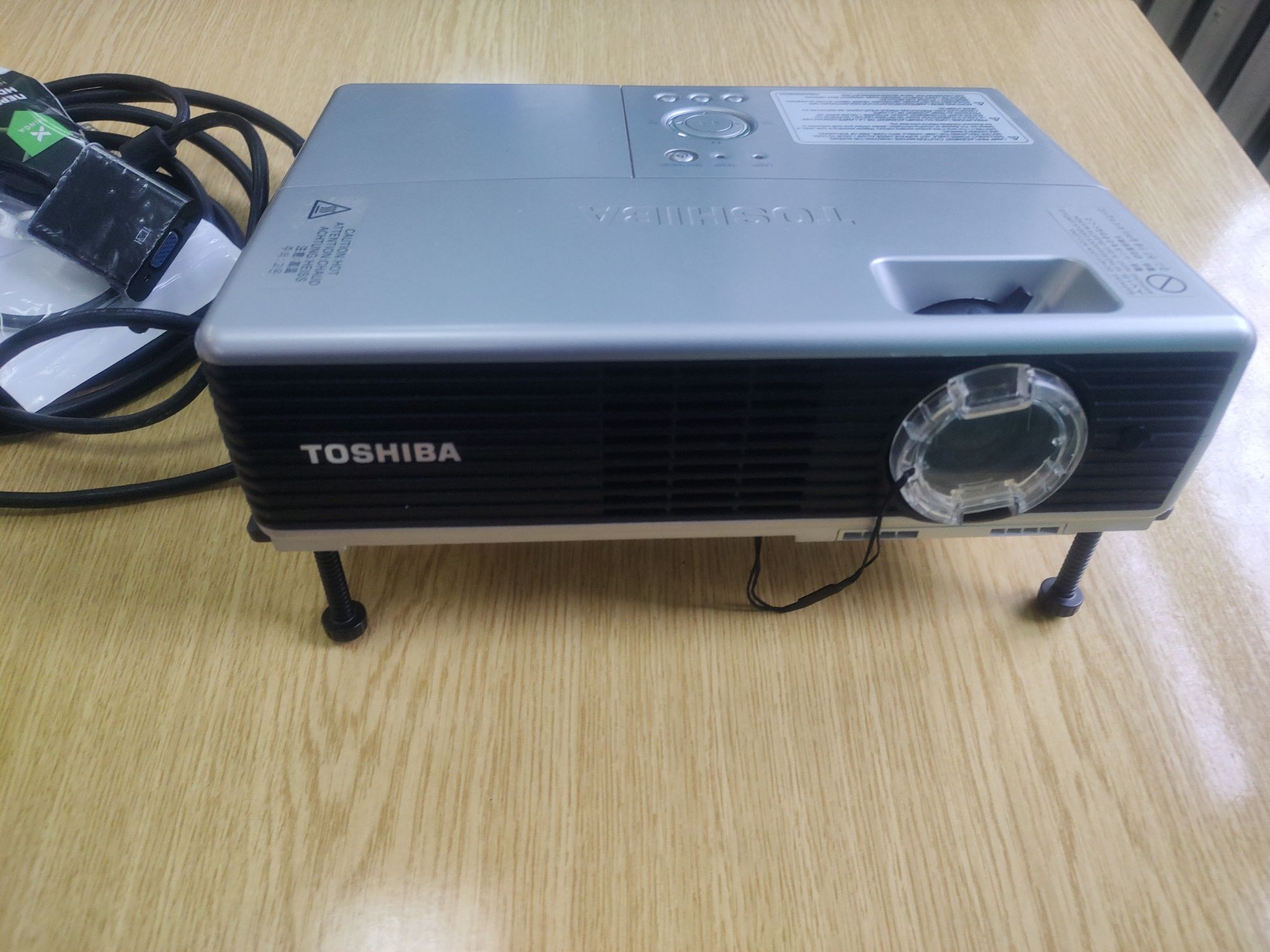 TOSHIBA TLP-X100.  проэктор