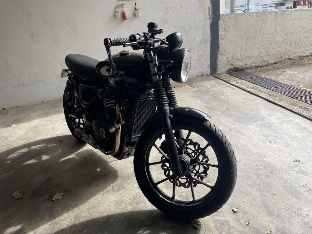 Triumph Bonneville 900