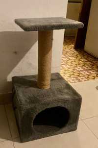 Arranhador para gatos com casinha