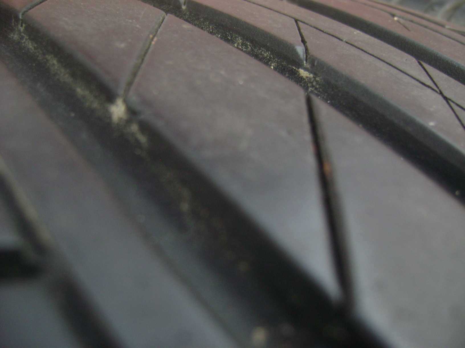 Komplet opon letnich-17-cal-Bridgestone-wysoki bieżnik-7,5mm