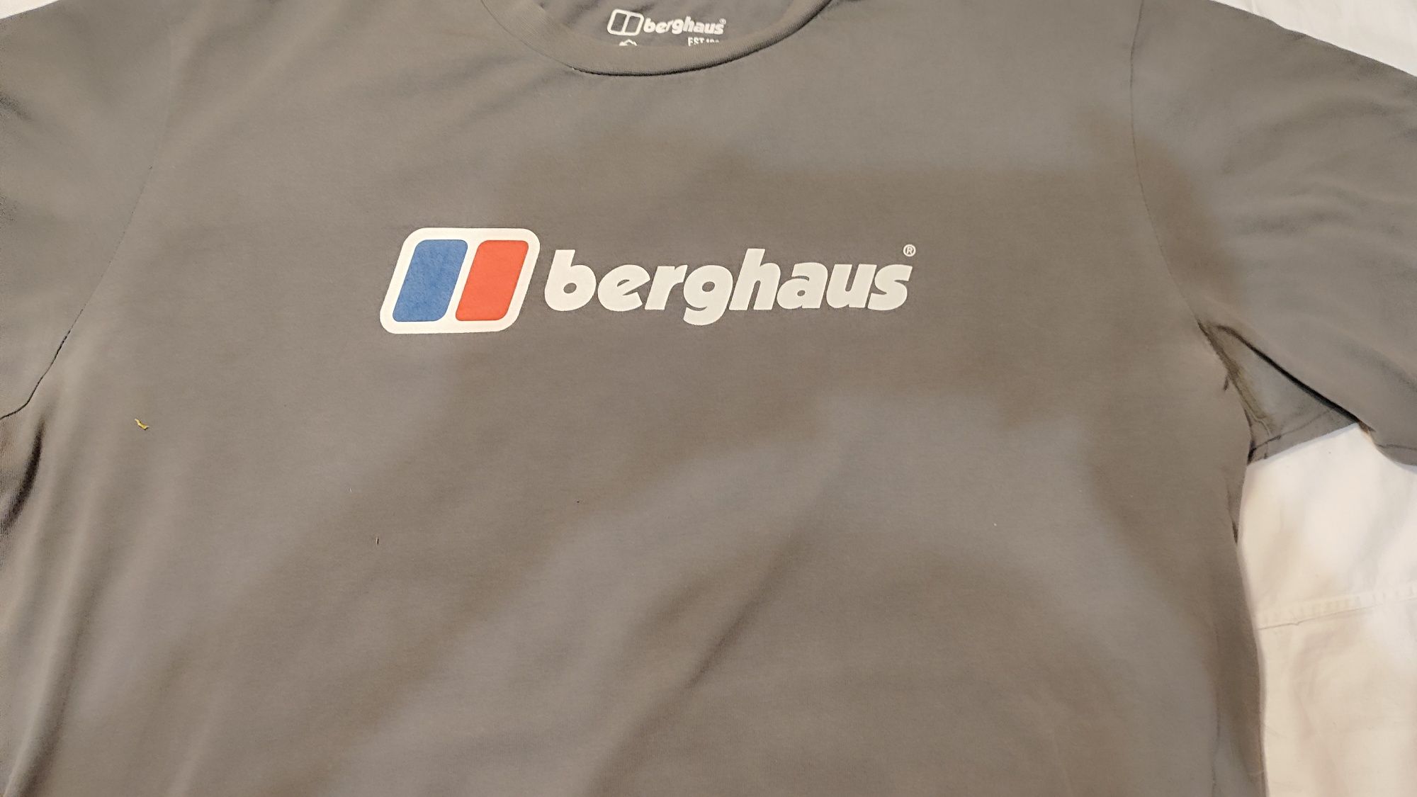 Продам сіру футболку Berghaus L size