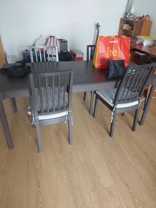 Recheio de casa em estado razoável