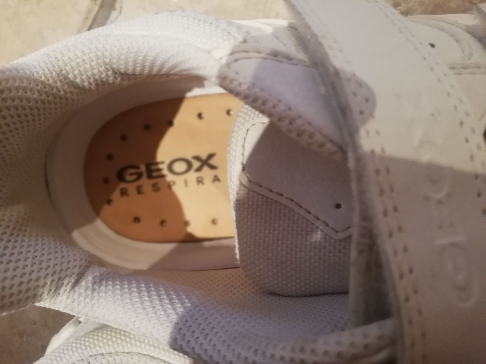 Buty    białe Geox