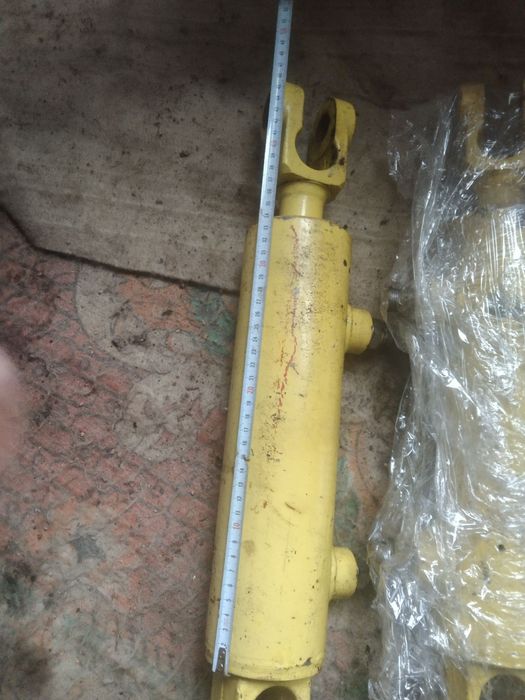 Гідроциліндр з шайбами ,пальцями та штопорами