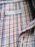 Camisa xadrez azul e castanha