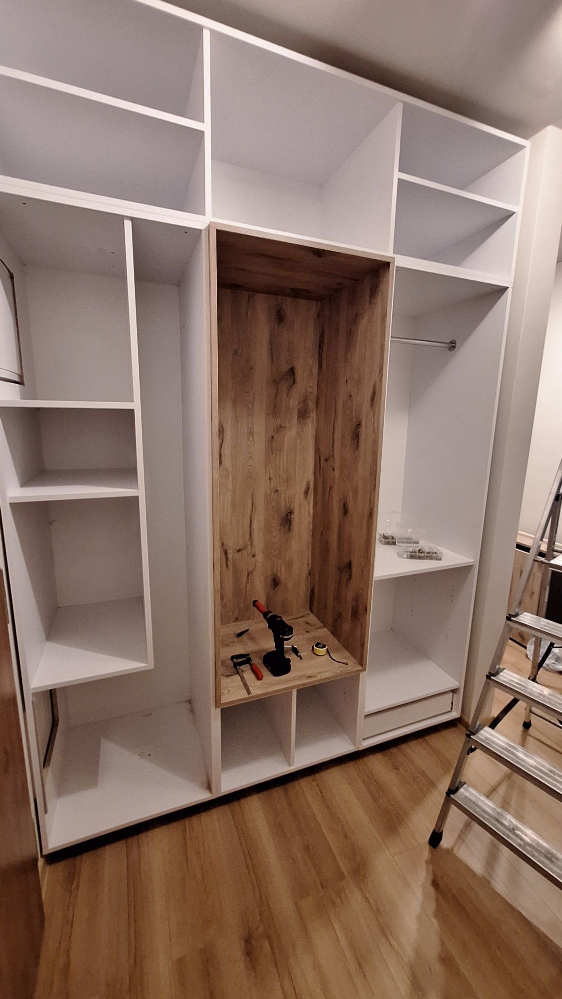 Meble na wymiar, zabudowy, szafa, komoda, wymiana frontów