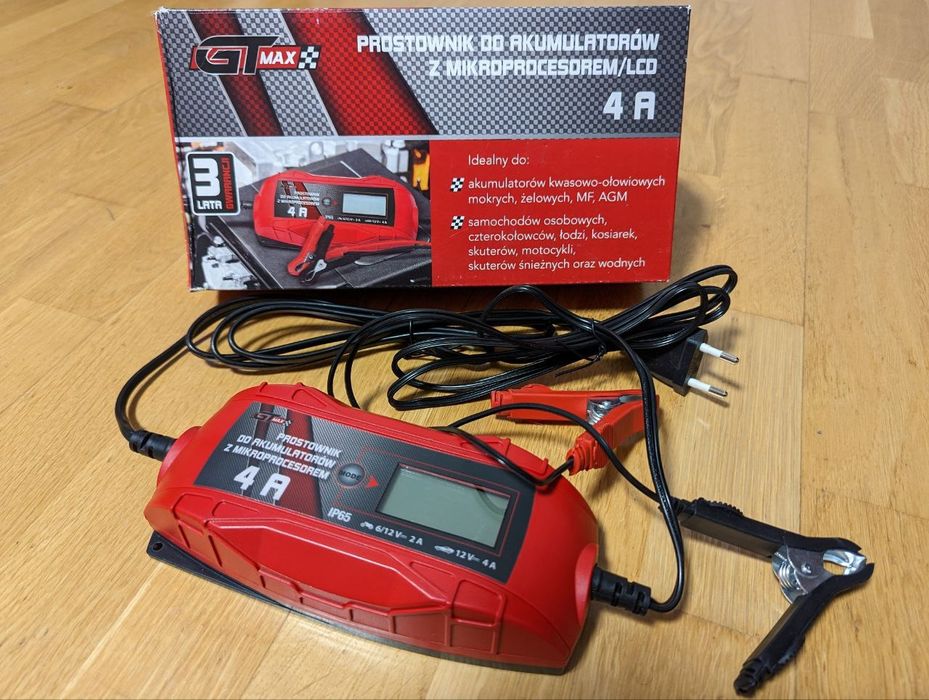 Автоматичний зарядний пристрій Foxsur12v 7A.