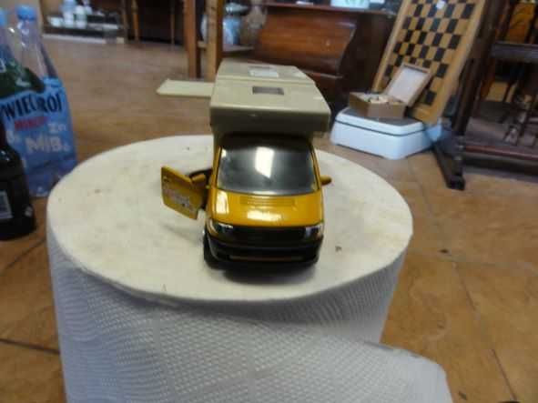 Model VW Caravelle kamper.