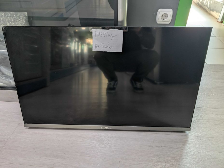 TV Smart-Tech 32" SMT32S10HC4U2G1 - Display partido