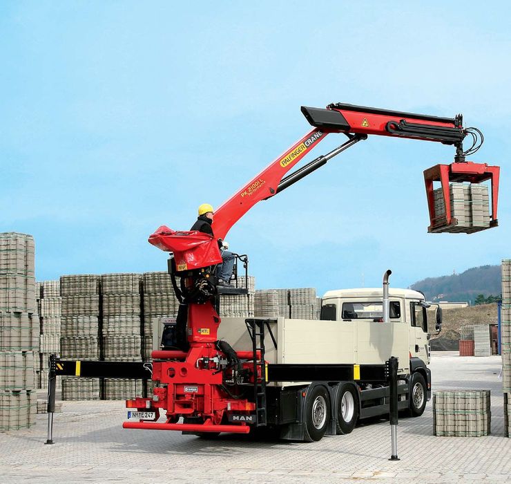 Маніпулятор. Кран. Вантажні перевезення.