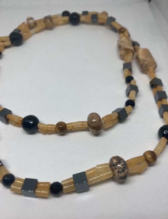 2 colares unicos e diferentes