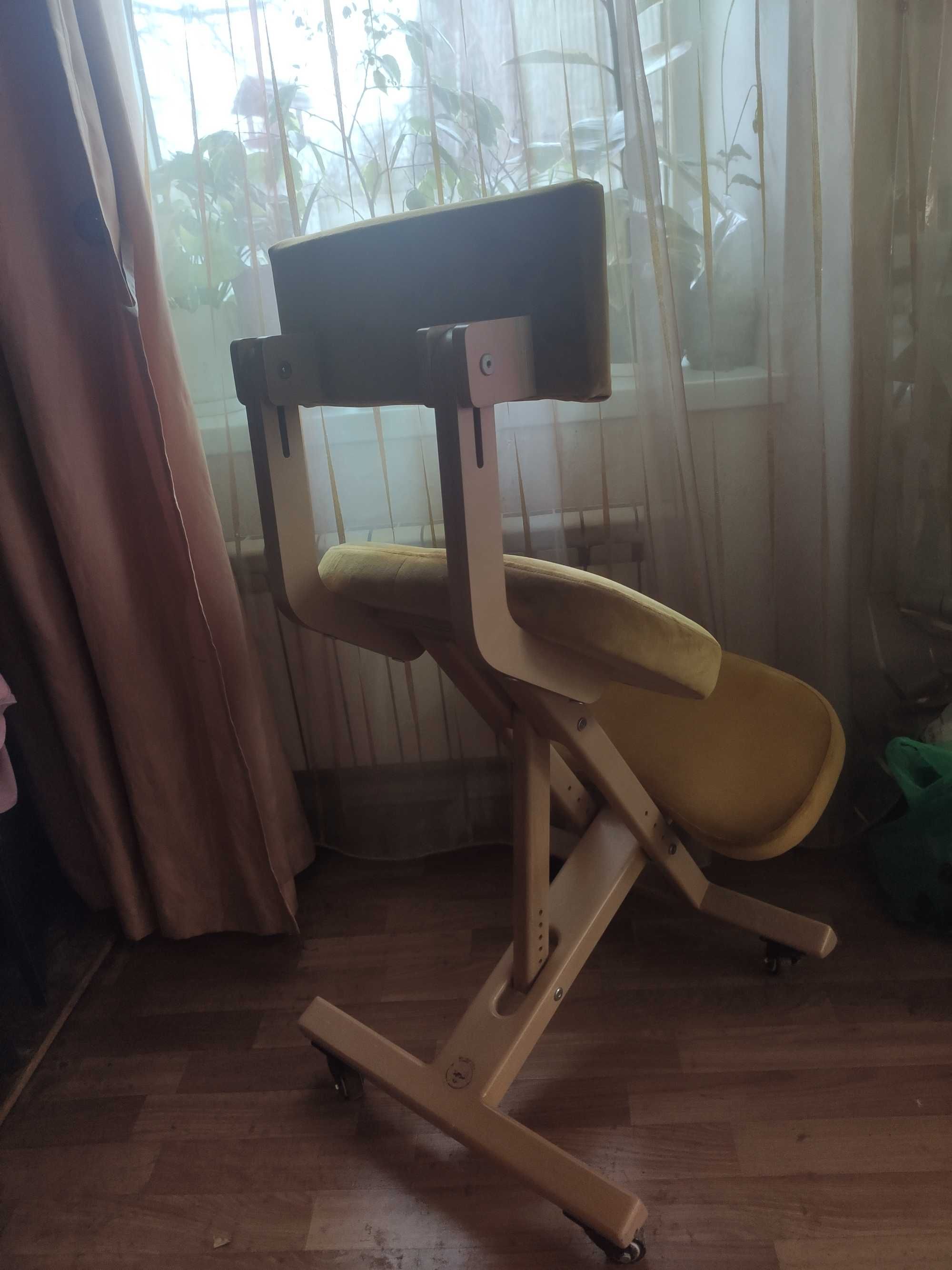 Коленный стул с регулировками высоты