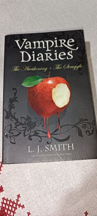 Книги (2в1) "Щоденники вампіра" англійською