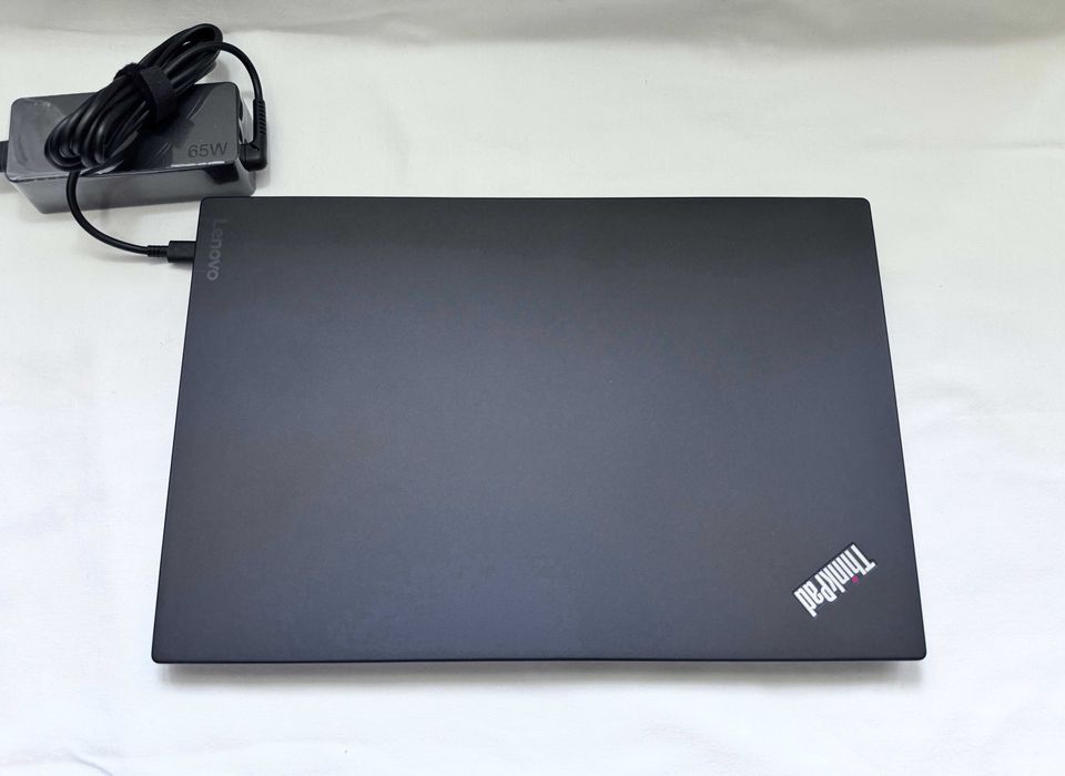 Lenovo Thinkpad X1 Carbon 5th Gen 14" WQHD/i7-7500U/8Gb RAM/256Gb SSD