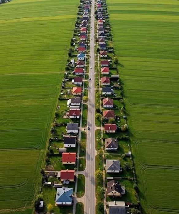 Продам Земельну Дiлянку  5 соток пiд будiвництво.  Котеджне Мiстечко.