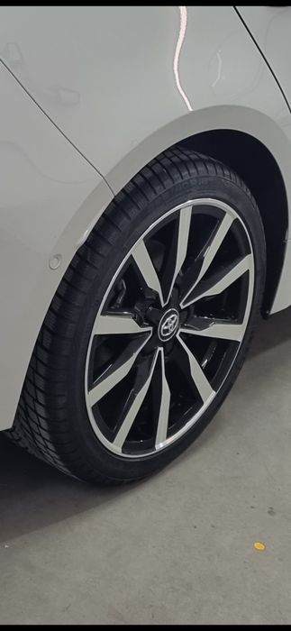 Koła Toyota Corolla zimowe  r18 Nokian