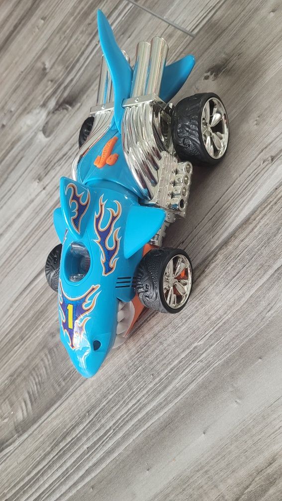 Rekin mondo hot wheels jak nowy