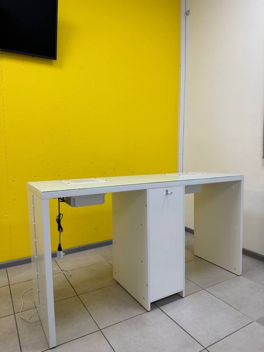 Терміновий продаж столів для манікюру з витяжками TERI