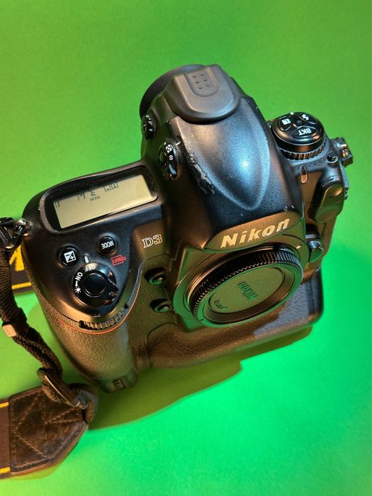 Nikon D3 FX - przebieg 73k , stan bdb, ładowarka MH-22, pudełko.