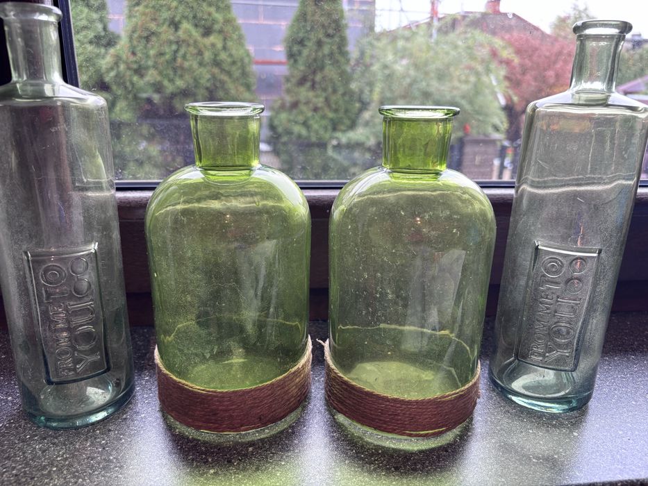 Zielone butelki dekoracyjne