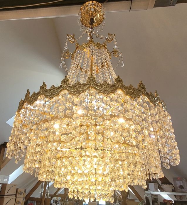 Kryształowy żyrandol z mosiądzu – pałacowy