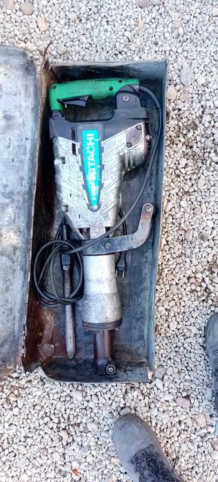 Młot wyburzeniowy Hikoki  Hitachi  H65SB2