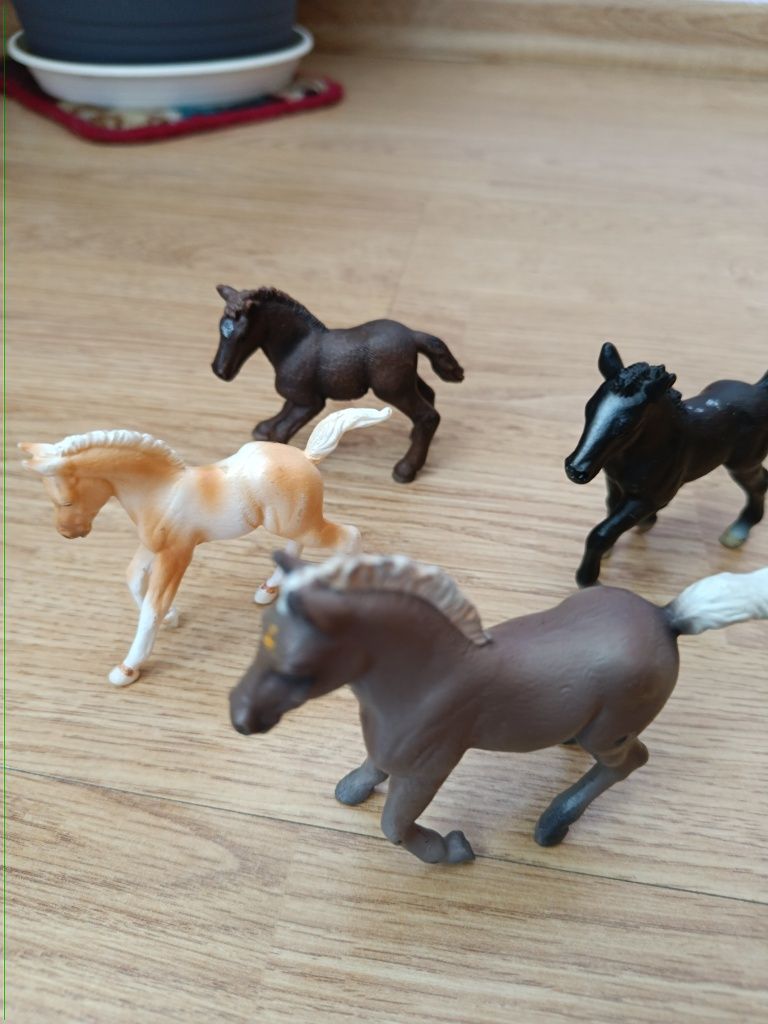 Zabawkowe Konie limitowana edycja cena za szt.