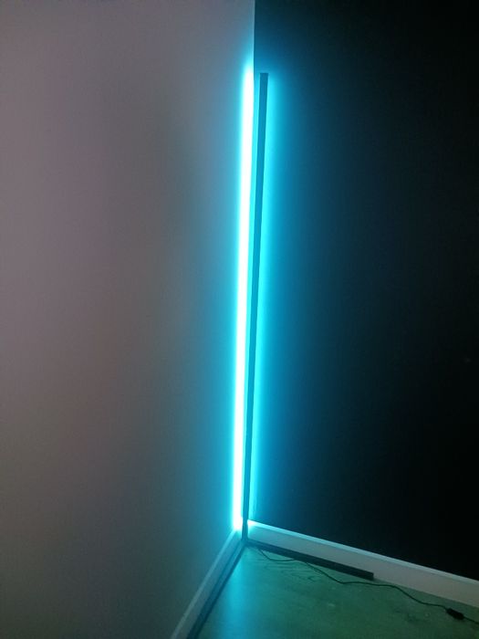 Narożna lampa podłogowa led RGB z pilotem / 141 cm / nowa